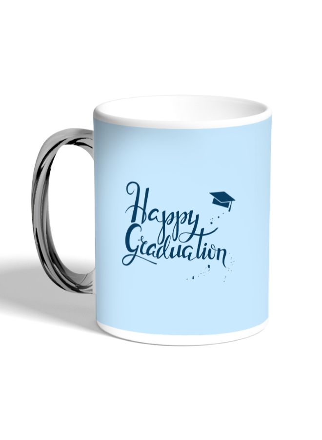 ديكالاك مج قهوة مزين بطبعة عبارة تهنئة التخرج فضي / أزرق - Image 3