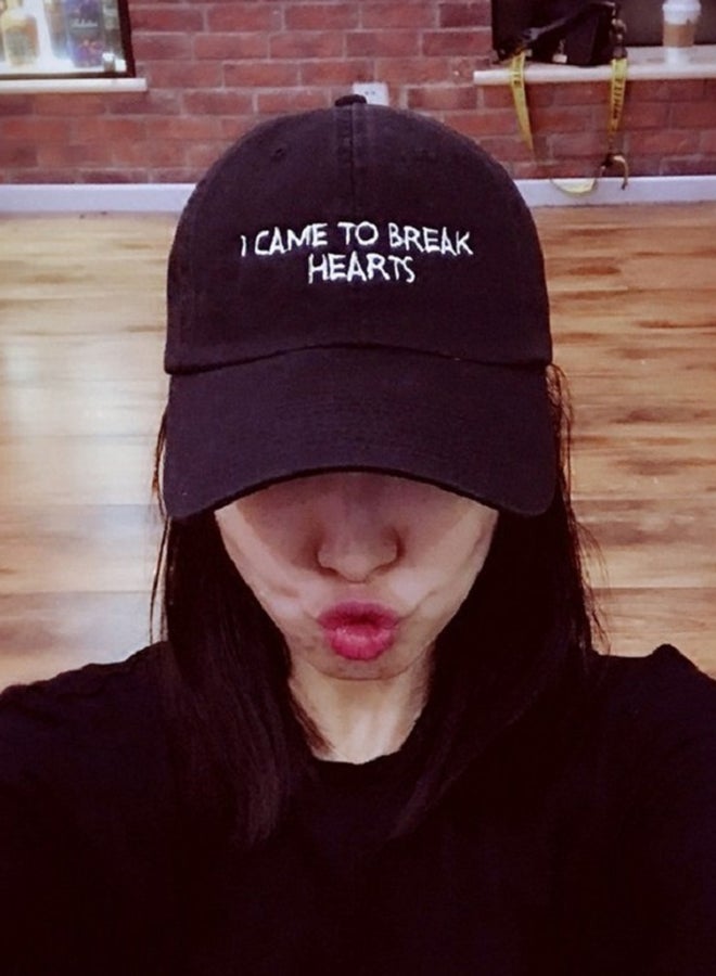 قبعة عصرية بتصميم مطرّز أسود - Image 3