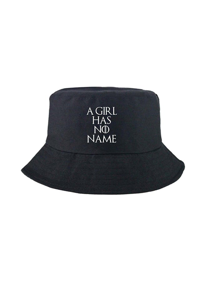 قبعة دلو مطبوع عليها Girl Has No Name أسود