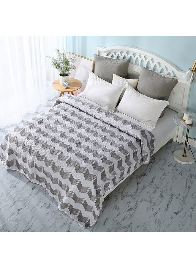 بطانية منزلية بتصميم عصري ومزينة بطبعات cotton رمادي 200x220سم  - Image 2