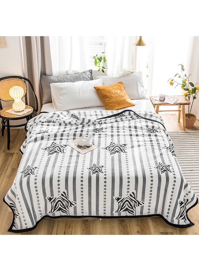 بطانية سميكة ومريحة بتصميم كاجوال مخطط cotton أبيض 200x230سم  - Image 1