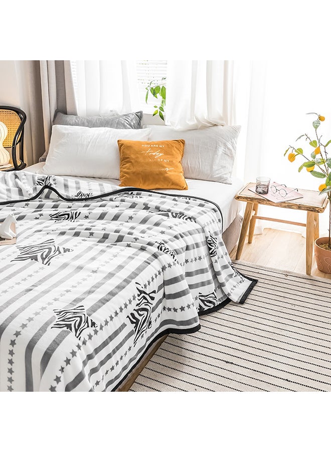 بطانية سميكة ومريحة بتصميم كاجوال مخطط cotton أبيض 200x230سم  - Image 4