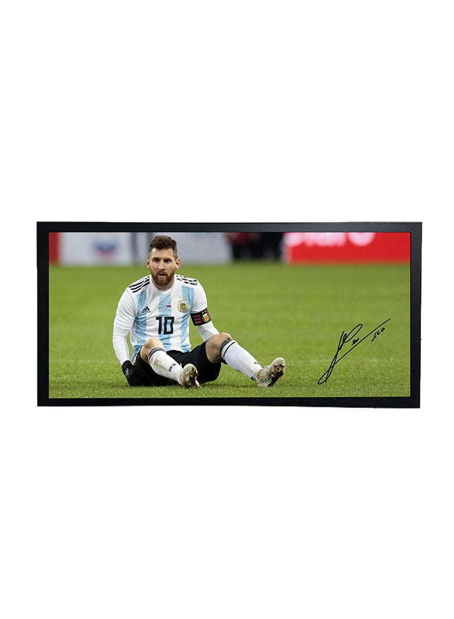 ملصق يحمل صورة لاعب منتخب الأرجنتين ميسي وتوقيعه مزود بإطار متعدد الألوان 50x23سم