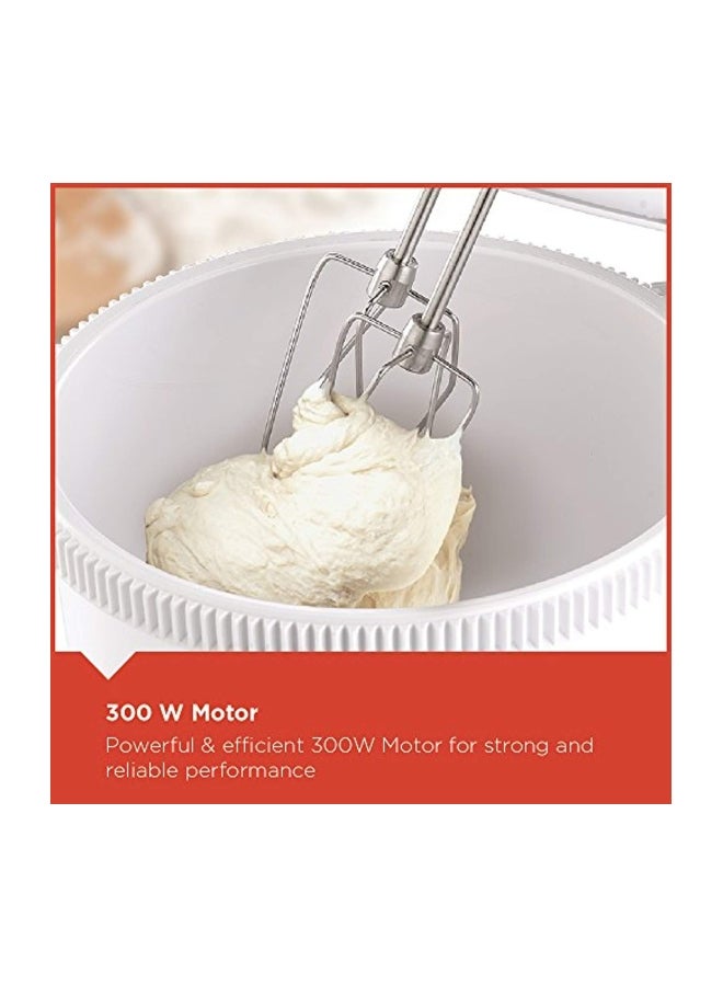 BLACK+DECKER Hand Mixer 300W 300.0 W M700 White/Silver/Black  - Image 3