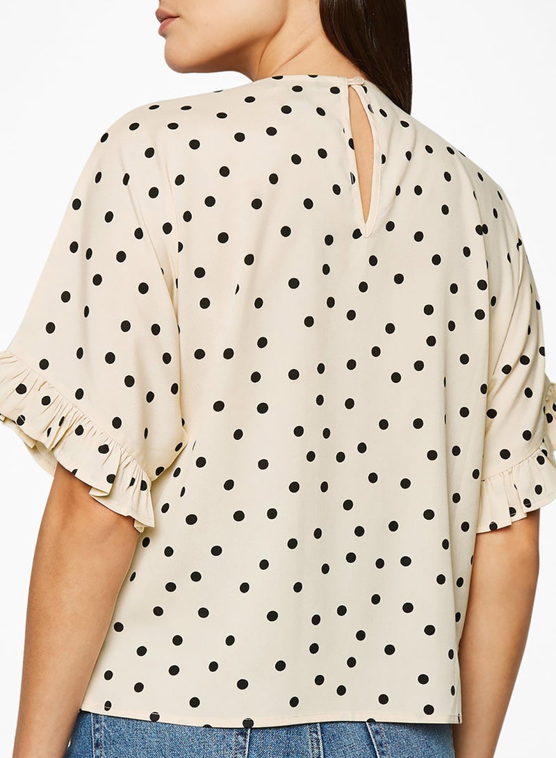 نيو لوك بلوزة منقّطة ومزينة بكشكش طُعبة بالأبيض - Image 2