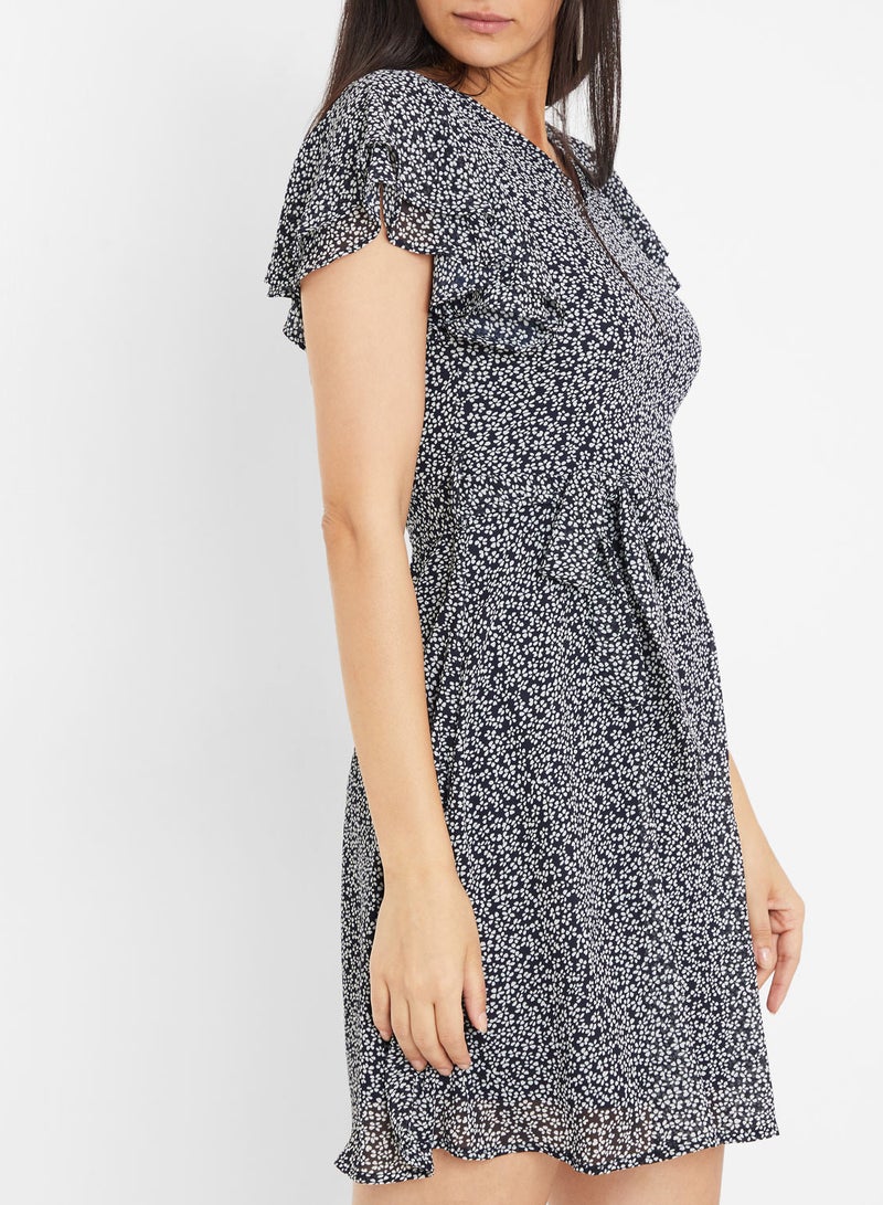 ميلا لندن فستان باكمام كشكش متعدد أزرق داكن - Image 3