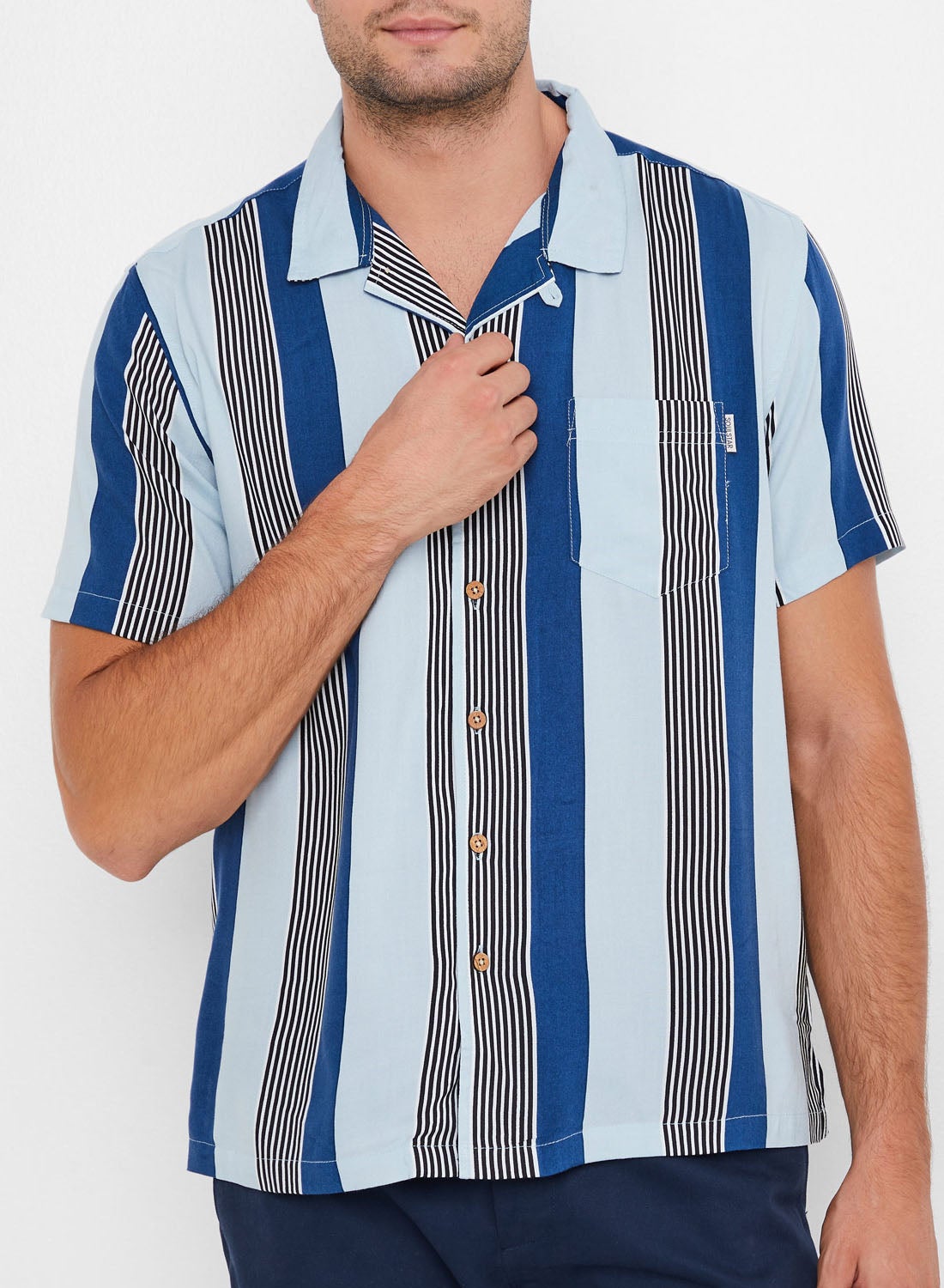 Stripe Detail Shirt Lt Blue - https://f.nooncdn.com/p/v1571459933/N30917828V_1.jpg?format=jpg&width=original