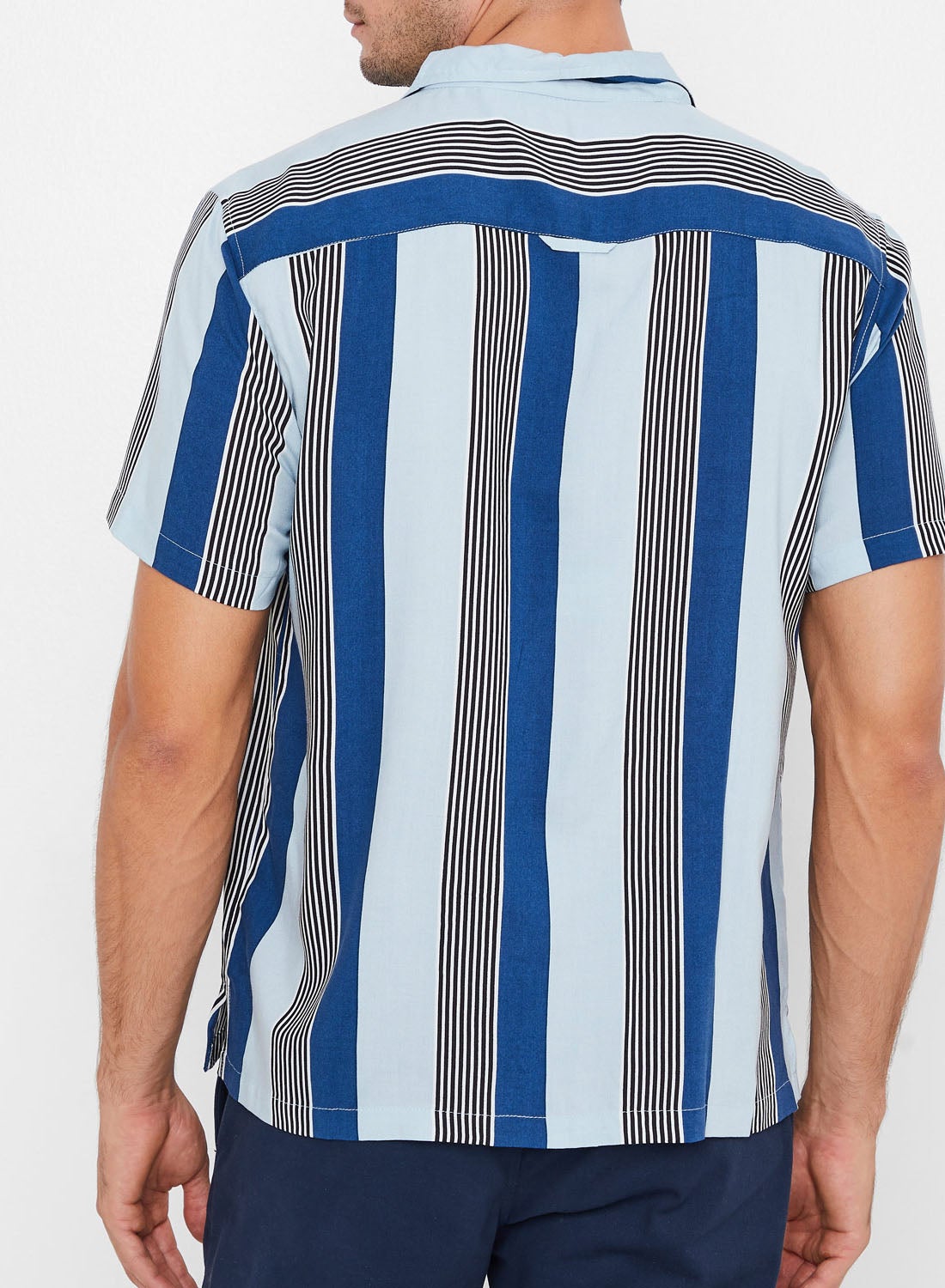 Stripe Detail Shirt Lt Blue - https://f.nooncdn.com/p/v1571459933/N30917828V_2.jpg?format=jpg&width=original