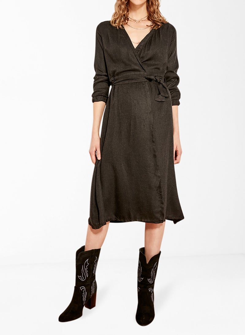 trendyol Coated Wrap Dress Black  - Image 3