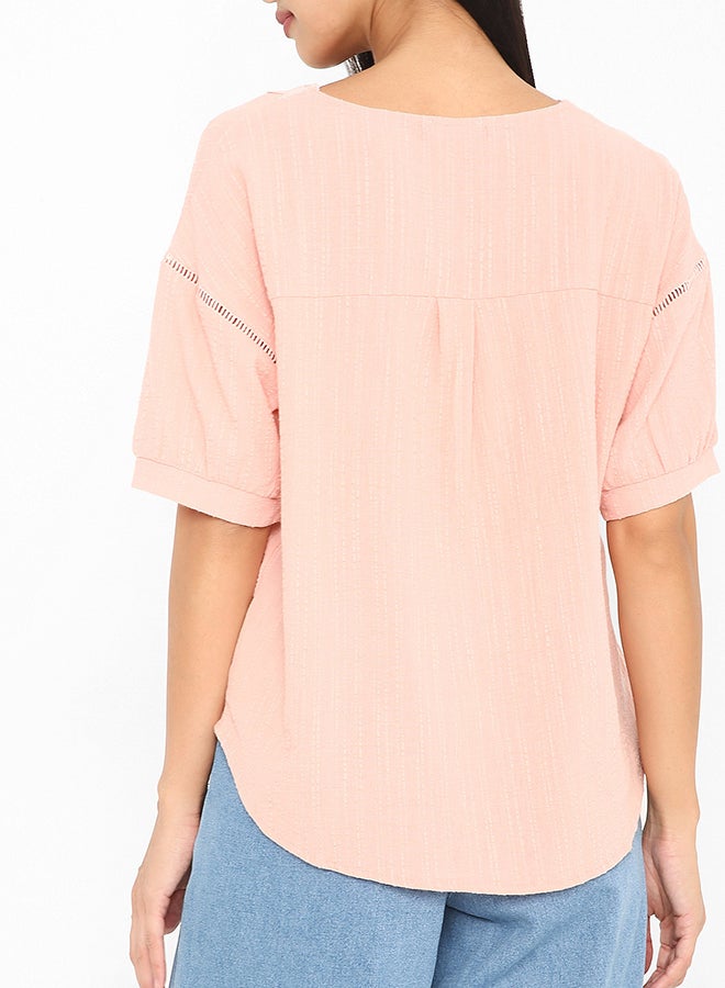 هاي ستريتس بلوزة بفتحة رقبة على شكل حرف "V" مزينة بالدانتيل وردي - Image 2