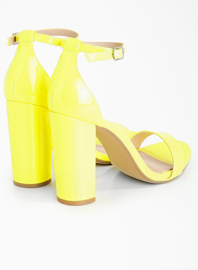 STEVE MADDEN - Carrson Peep Toe Pumps Ylw Pat - Image 1
