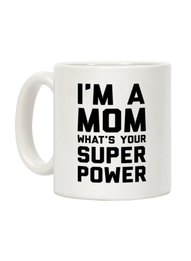 مج قهوة مطبوع بعبارة "I'm A Mom What's Your Super Power" أبيض