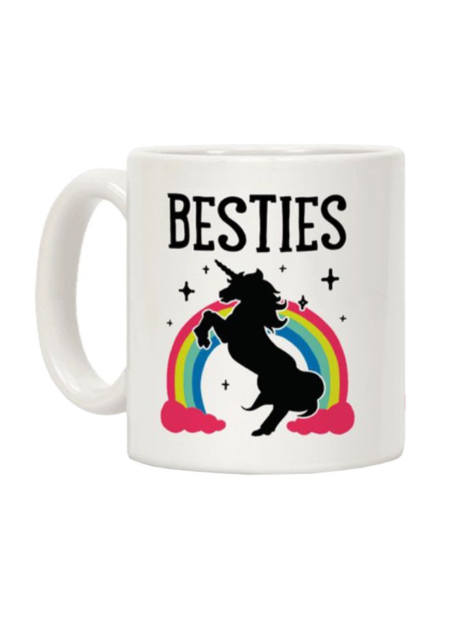 مج قهوة بطبعة كلمة "Besties" مع كائن أسطوري أبيض