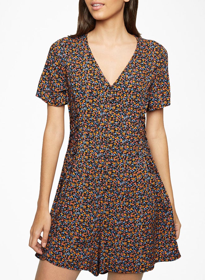 نيو لوك بلاي سوت بأزرار وبنقشة أزهار نمط أسود - Image 1