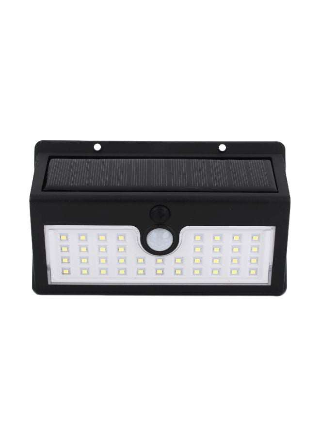 مصباح LED يعمل بالطاقة الشمسية مزود بجهاز استشعار الحركة أبيض/ أسود 18x12x6سم - Image 1