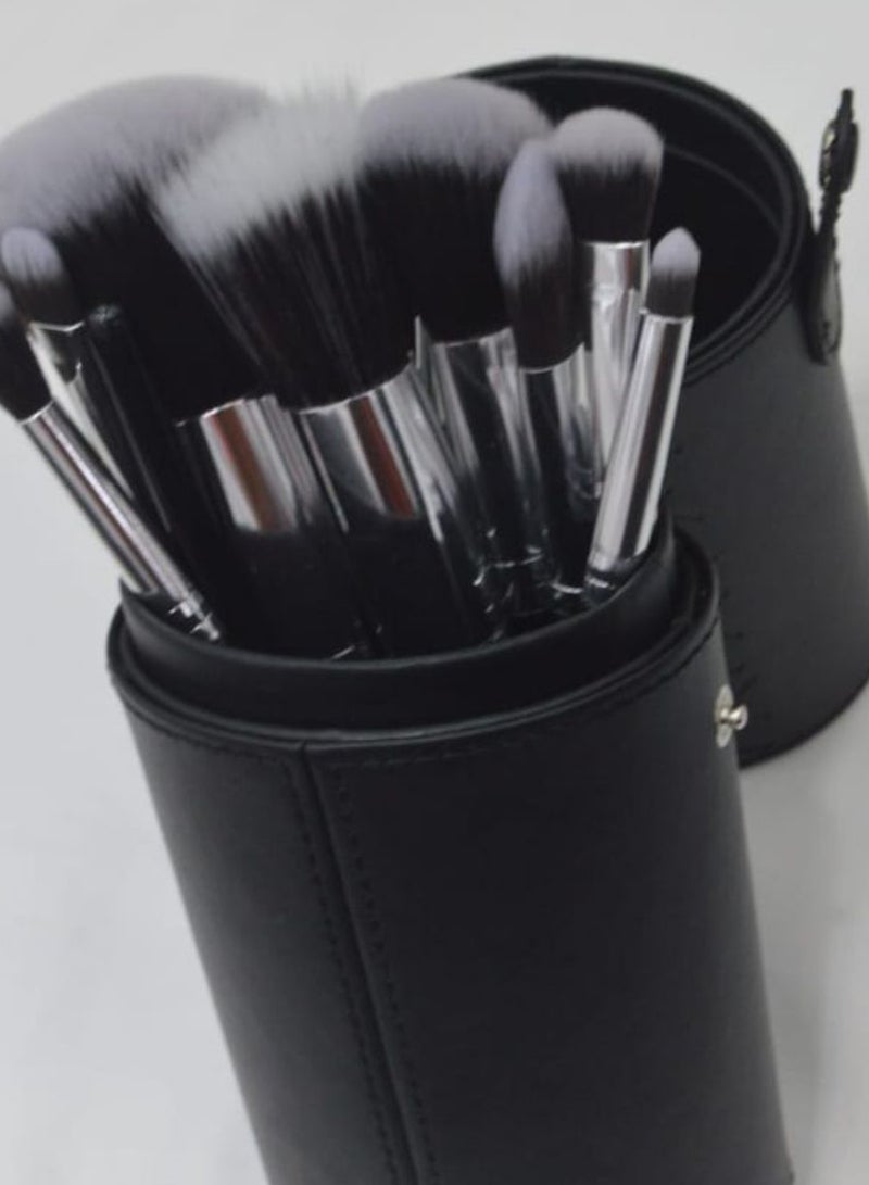 مجموعة من 12 فرشاة مكياج أسود/فضي - Image 2