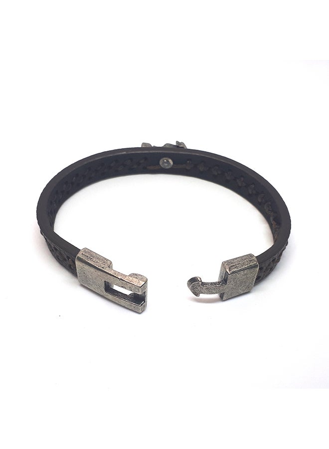 ألوان سوار من الجلد بإبزيم قابل للتعديل وحلية على شكل دراجة نارية - Image 2