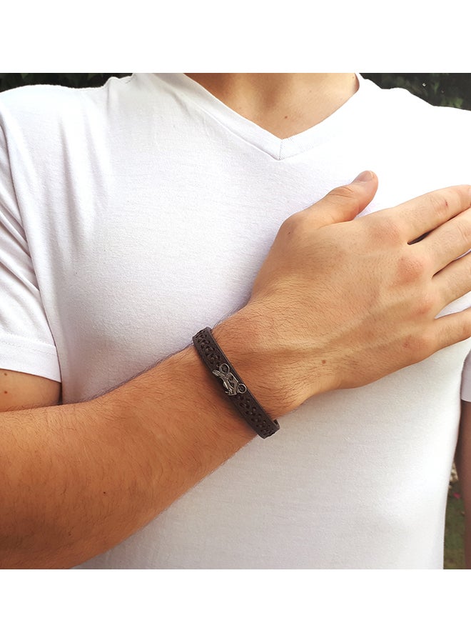 ألوان سوار من الجلد بإبزيم قابل للتعديل وحلية على شكل دراجة نارية - Image 4