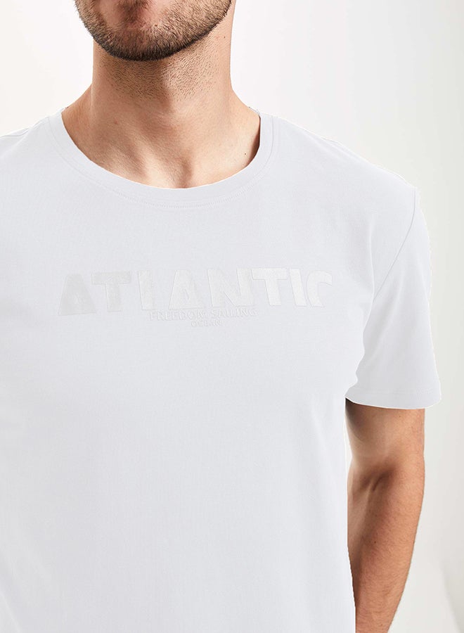 ديفاكتو تيشيرت كاجوال بتصميم بلون سادة أبيض - Image 3