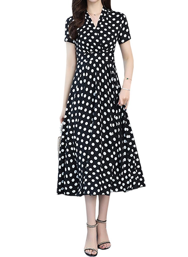 فستان متوسط الطول بتصميم على شكل حرف A وأكمام قصيرة أسود/ أبيض - Image 1