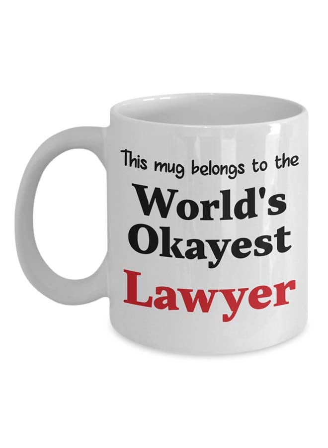 إيتالكو-سي بي مج مطبوع عليه عبارة "World'S Okayest Lawyer" أبيض