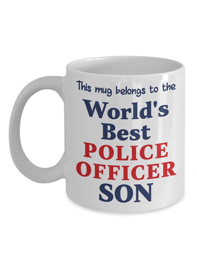 إيتالكو-سي بي مج مطبوع عليه عبارة تعبر عن أن حامله ابن أفضل ضابط شرطة في العالم أبيض