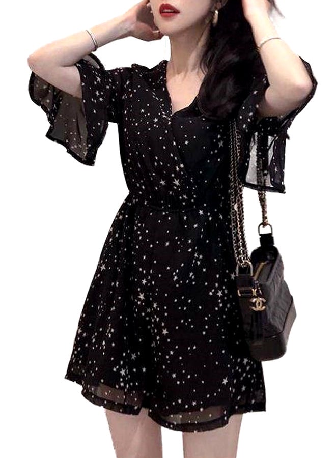 بلايسوت بأكمام واسعة وخصر مرتفع ورقبة على شكل حرف V أسود  - Image 1