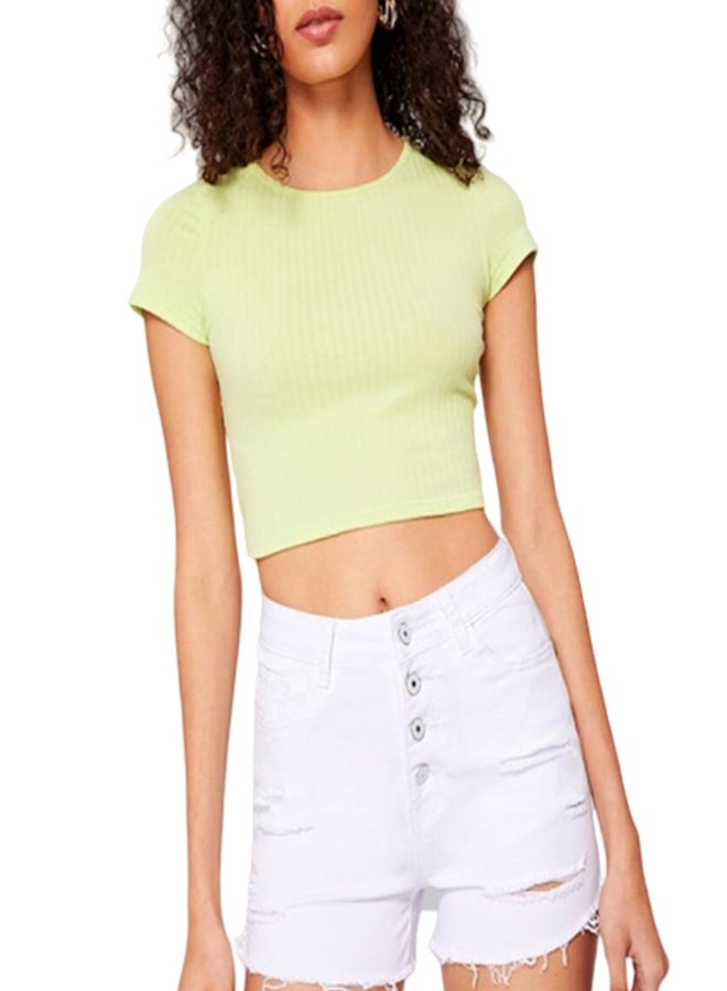 شورت جينز سادة بحواف مُنسلة وأزرار أبيض - Image 3