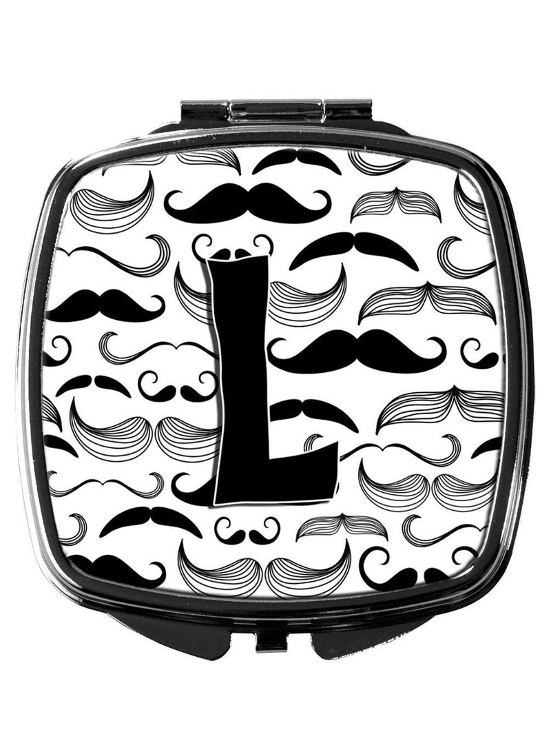 كارولينز تريجرس مرآة صغيرة مزينة برسمة شوارب يتوسطها حرف "L" أبيض/ أسود - Image 1