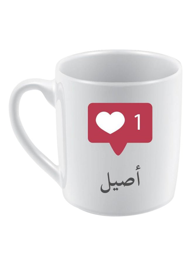 مج من السيراميك مزين باسم 'أصيل' . أبيض/أحمر