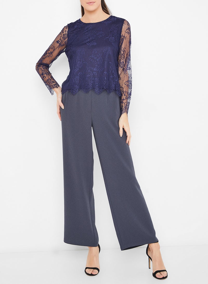 اونلي بلوزة بطبقة من الدانتيل تغطي القطعة بالكامل وبحواف بتصميم صدفي أزرق داكن - Image 2