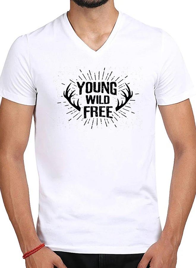 إم إي سي تيشيرت مطبوع عليه كلمات Young Wild Free أبيض - Image 1