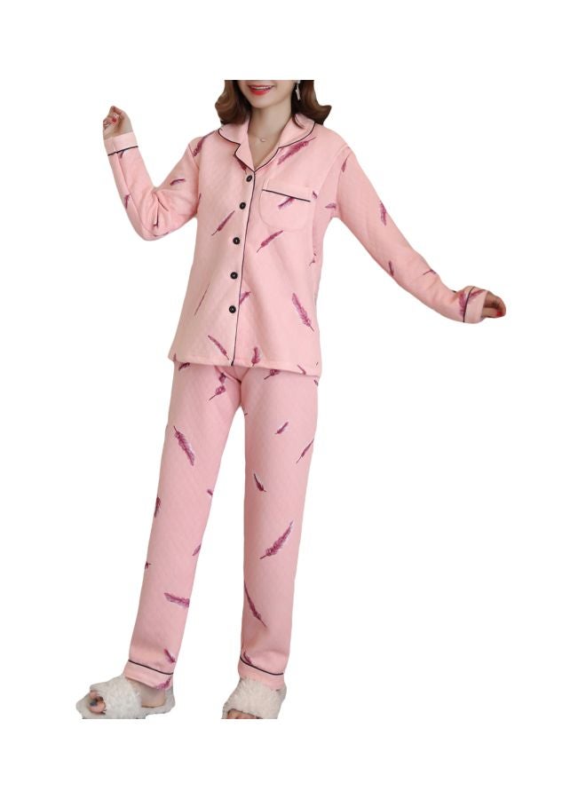 طقم بيجامة بأكمام طويلة ومزينة بطبعة من قطعتين وردي - Image 1