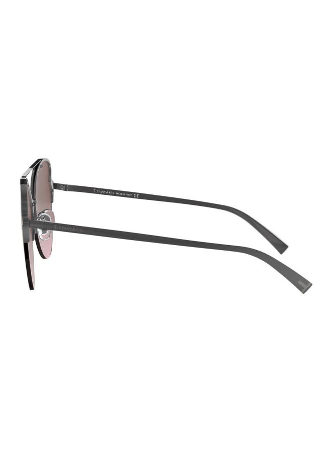 تيفاني نظارة شمسية بإطار آفياتور طراز TF3063-60039T-64 للنساء - Image 3
