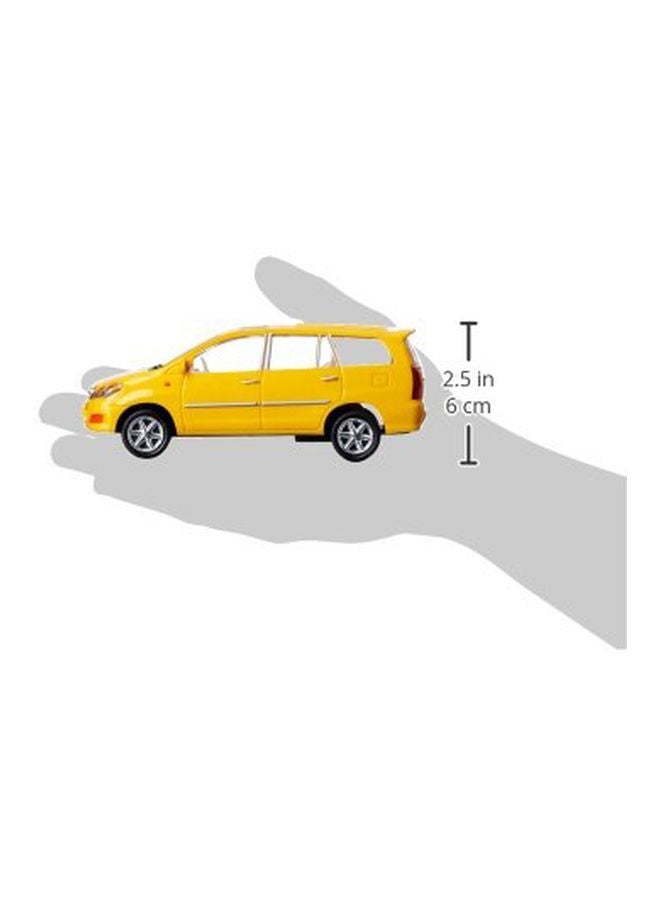 سنتي تويز سيارة إينوفا تعمل بالسحب إلى الخلف طراز ‎CT-127‎ أصفر - Image 3