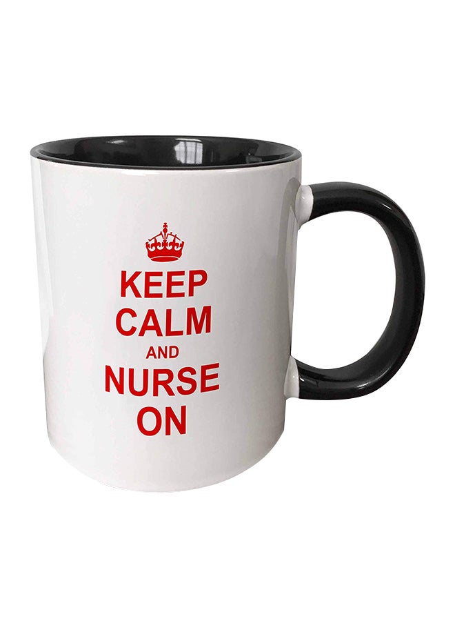 مج من السيراميك بطبعة عبارة "Keep Calm And Nurse On" أبيض/ أسود