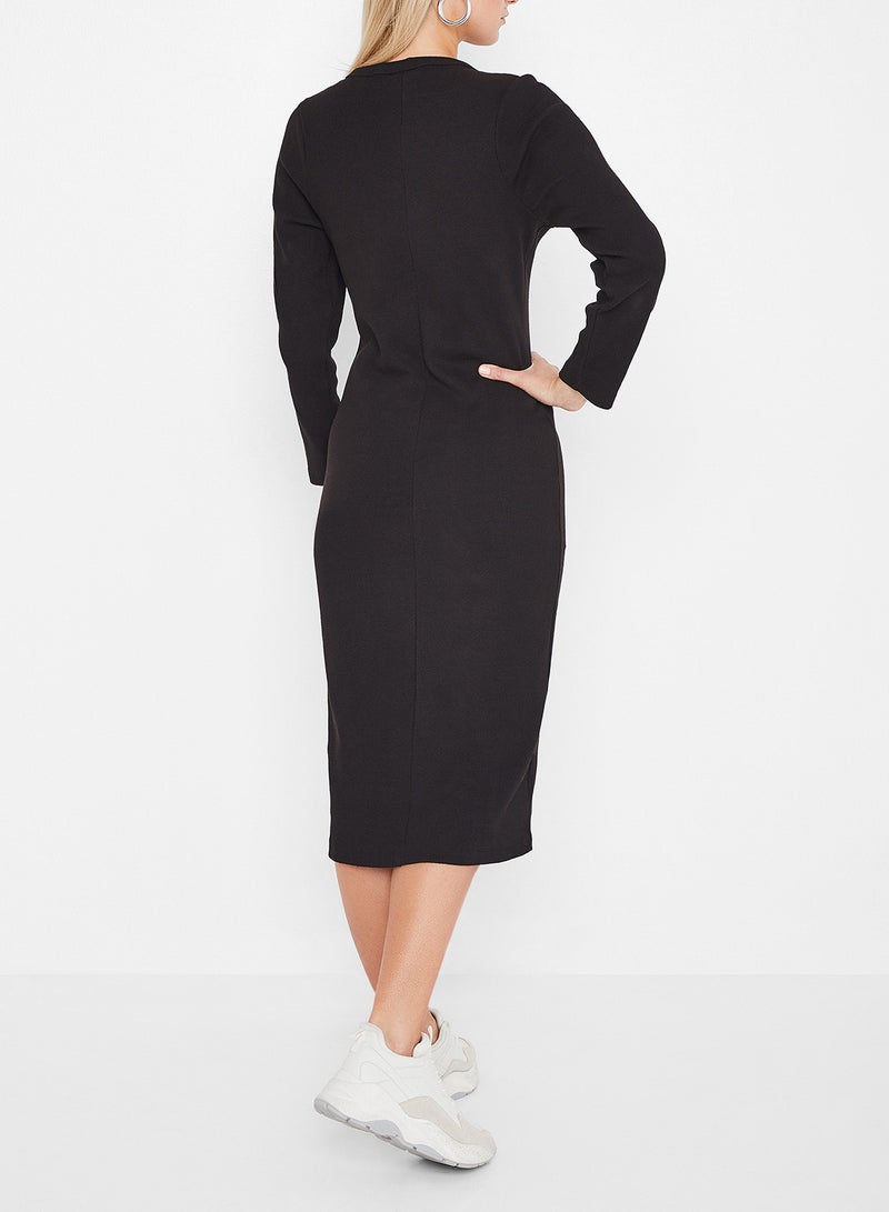 ستوك فستان محبوك بأزرار أسود - Image 3