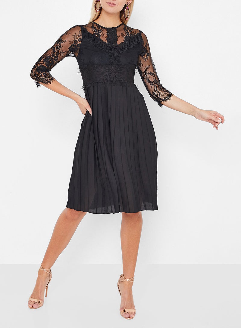 Stock - Yoke Pleat Detail Midi Dress Black - Image 1