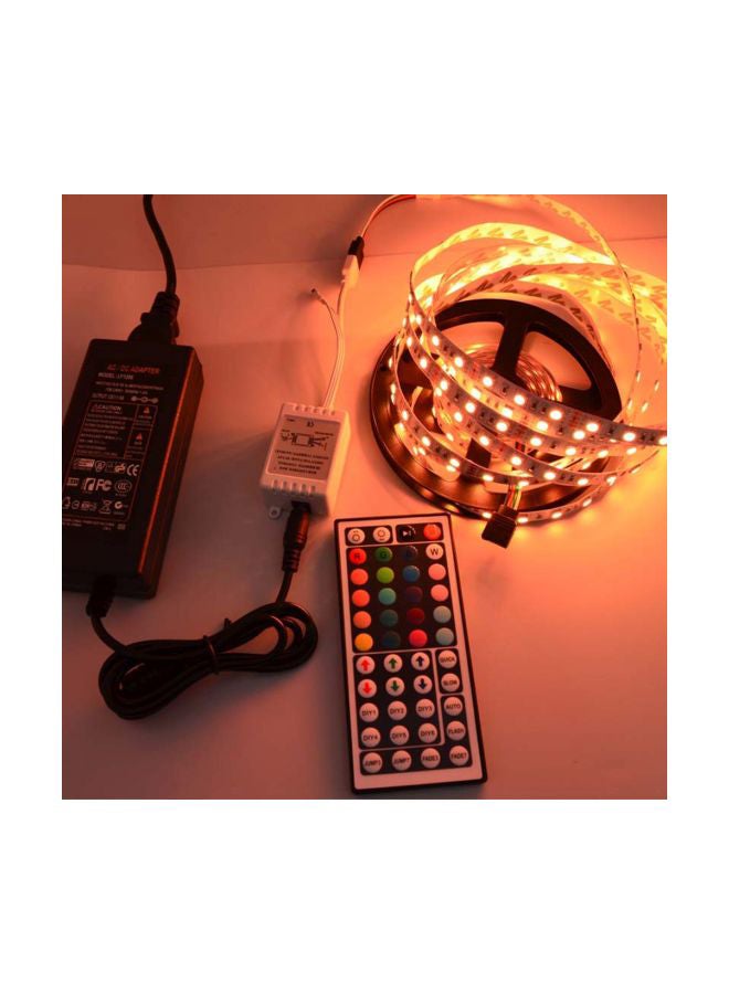 مجموعة  أشرطة إضاءة LED بألوان متغيرة مع جهاز تحكم عن بعد بالأشعة تحت الحمراء أحمر / أخضر / أزرق 5متر  - Image 4