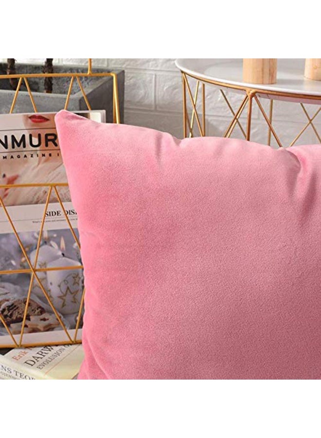 ريغال إن هاوس مجموعة وسائد زينة بنمط تصميم سادة velvet وردي 65 x 65سم - Image 2