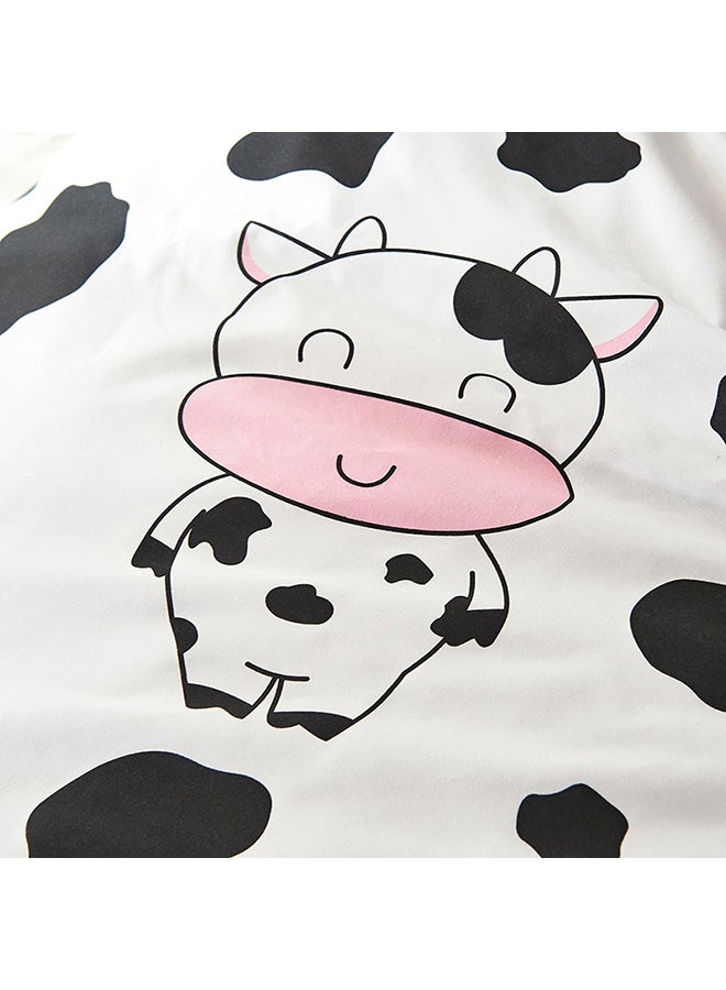 بيوينتي طقم مفرش سرير بتصميم هابي كاو بنقشة بقرة مكون من 4 قطع بوليستر أبيض/أسود/وردي Duvet Cover 150x200 Cm, Bed Sheet 160x220 Cm, Pillow Cover 48x75سم - Image 4