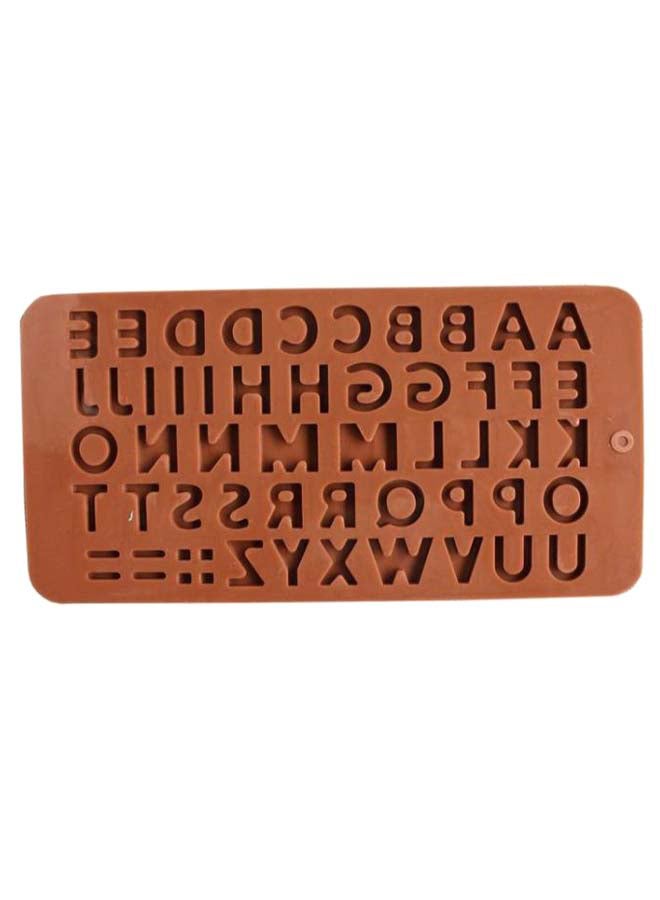 قالب يحتوي على 52 فتحة بتصميم الأحرف الأبجدية لصنع كيك الفوندان بني - Image 2