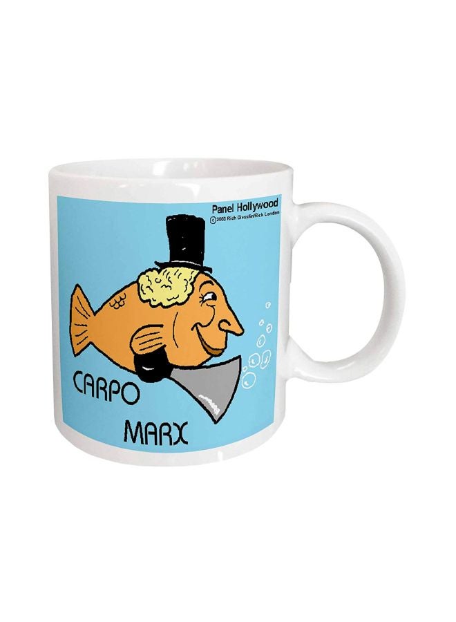 3Dروز مج من السيراميك مطبوع عليه صورة سمكة ومطبوع عليه عبارة "Carpo Marx" أبيض/أزرق/أسود/أصفر - Image 1