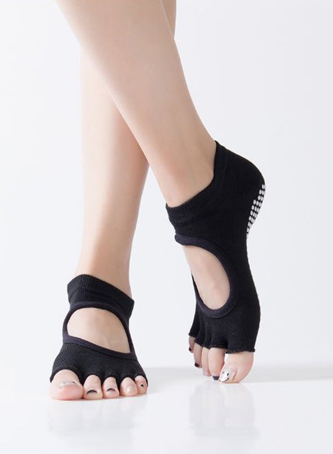 Sharpdo Pair Of Split Toe Non-Slip Yoga Socks One size - Image 3