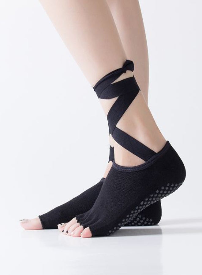 Sharpdo - Pair Of Lace Up Non-Slip Yoga Socks One size - Image 1