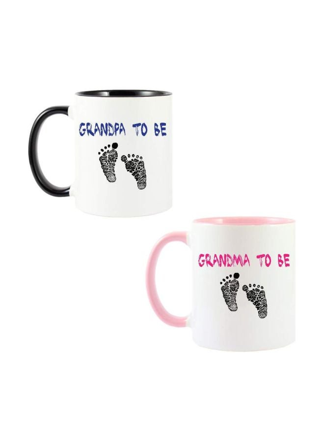 ماشد ماجز طقم مكون من قطعتين يحتوي على مج مطبوع عليه عبارة "Grandpa To Be" و "Grandma To Be" أبيض/أزرق/وردي 