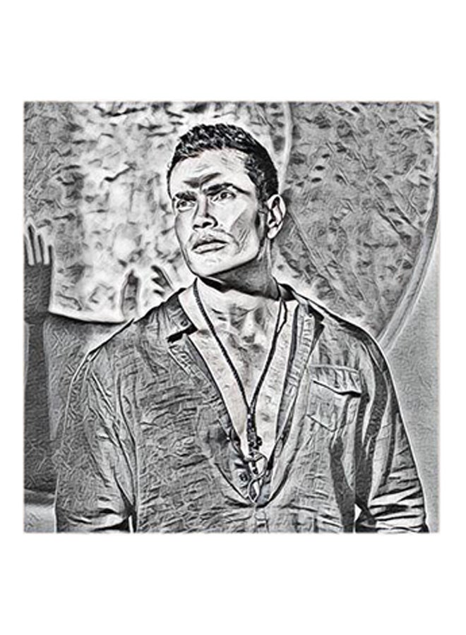 لوحة فنية من خشب MDF لصورة عمرو دياب رمادي/أسود