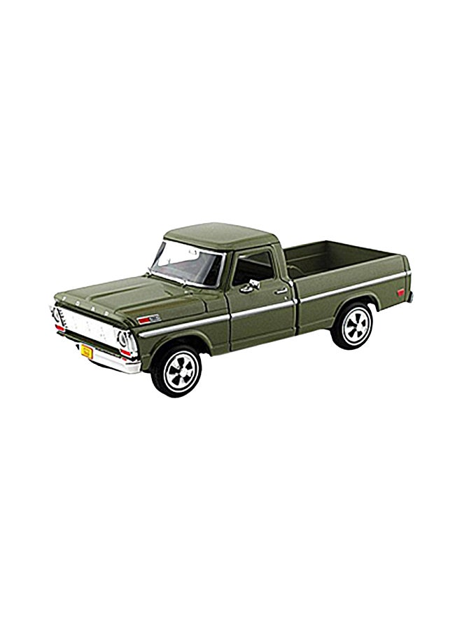 Motor Max Premium American Scale Diecast Model Car  - Image 1