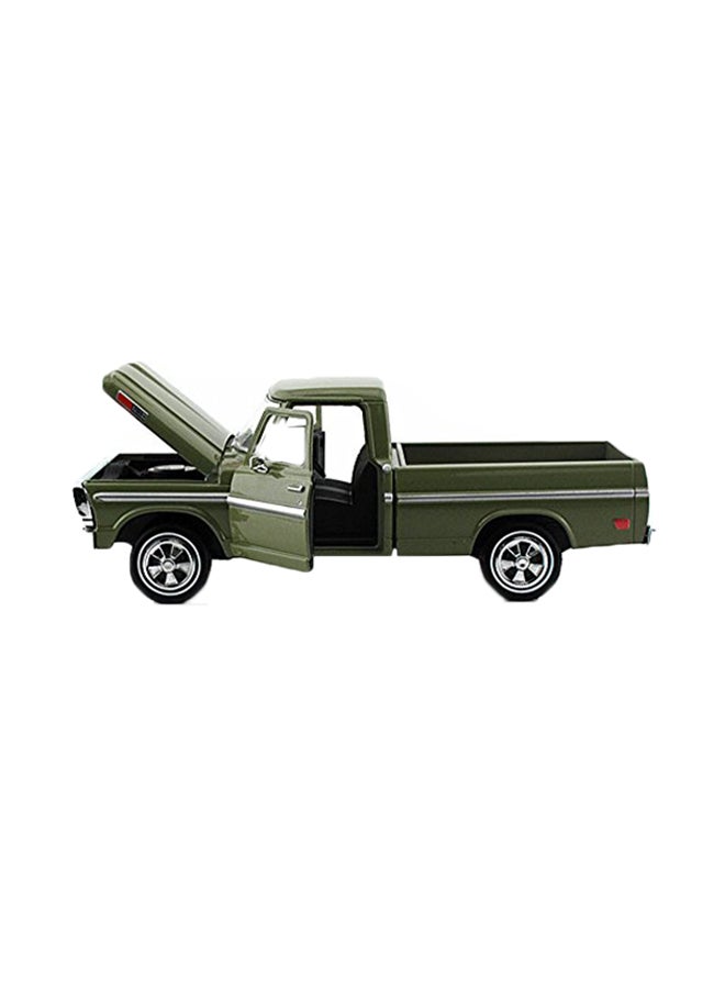 Motor Max Premium American Scale Diecast Model Car  - Image 2