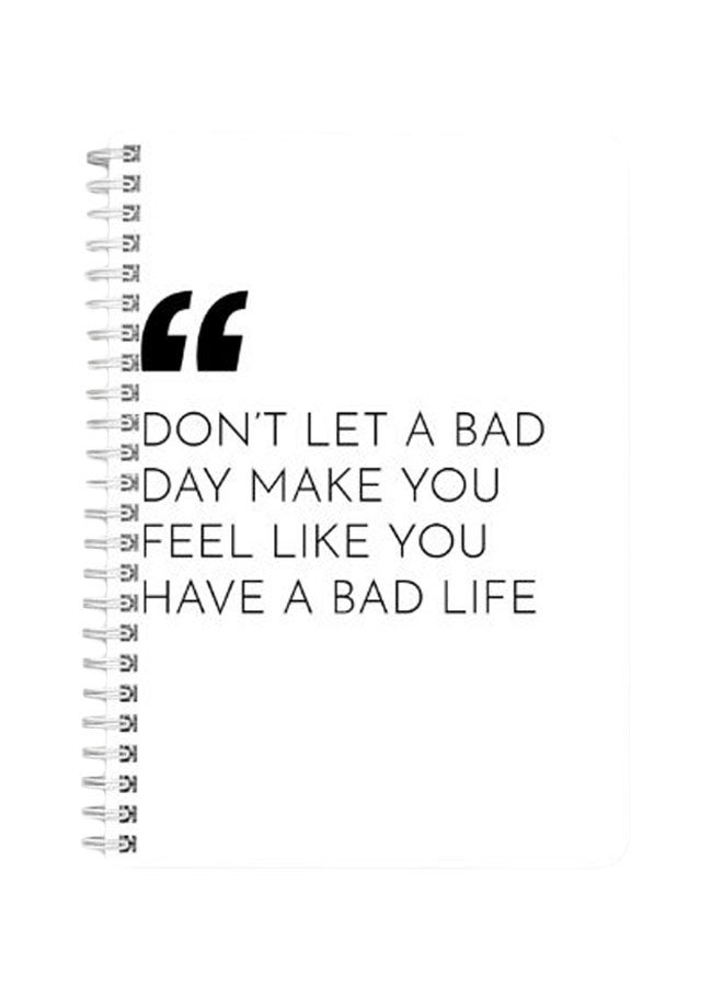 لوحة دفتر مُلاحظات مجلَّد بسلك مقاس A5 مطبوع عليه عبارة "Do Not Let A Bad Day" أسود/ أبيض - Image 1